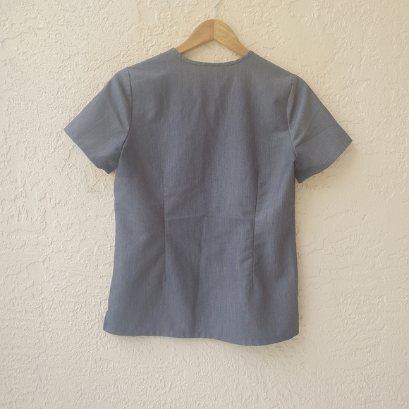 Figs Catarina™ One-Pocket Short Sleeve Classic Fit Scrub Top in Graphite S - Picture 8 of 15